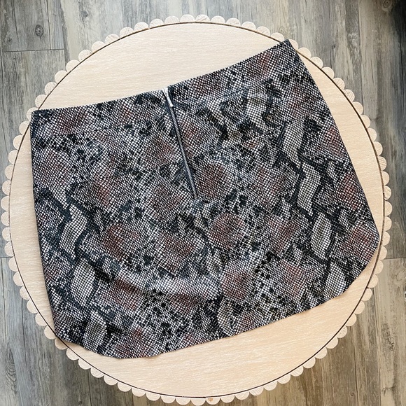 NWT Karina Grimaldi Simone Snake Skirt - Picture 3 of 5